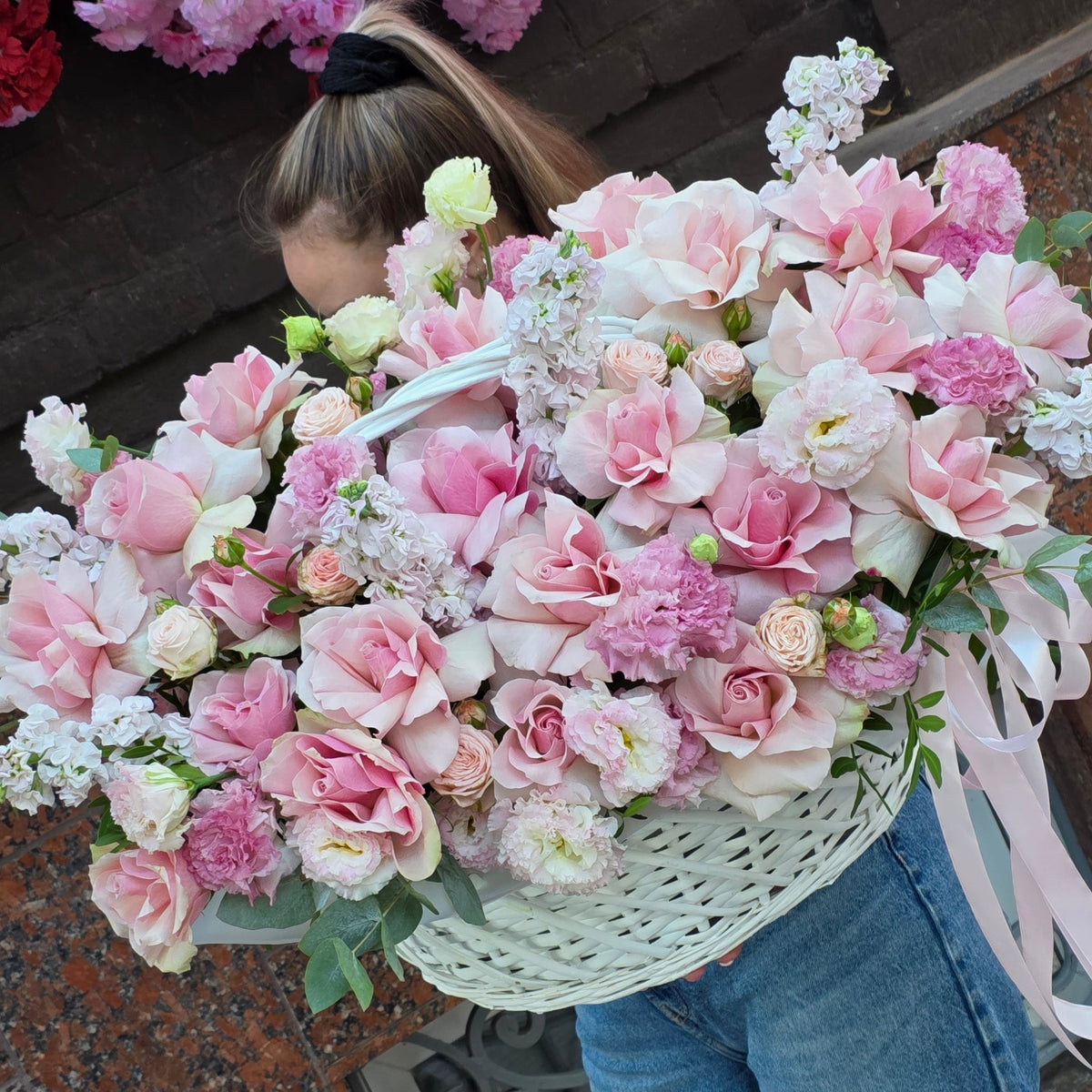 Кошик французьких троянд «Французький романс»