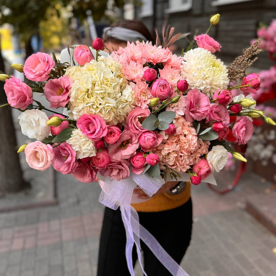 Квіти в коробці «Світлий вернісаж»