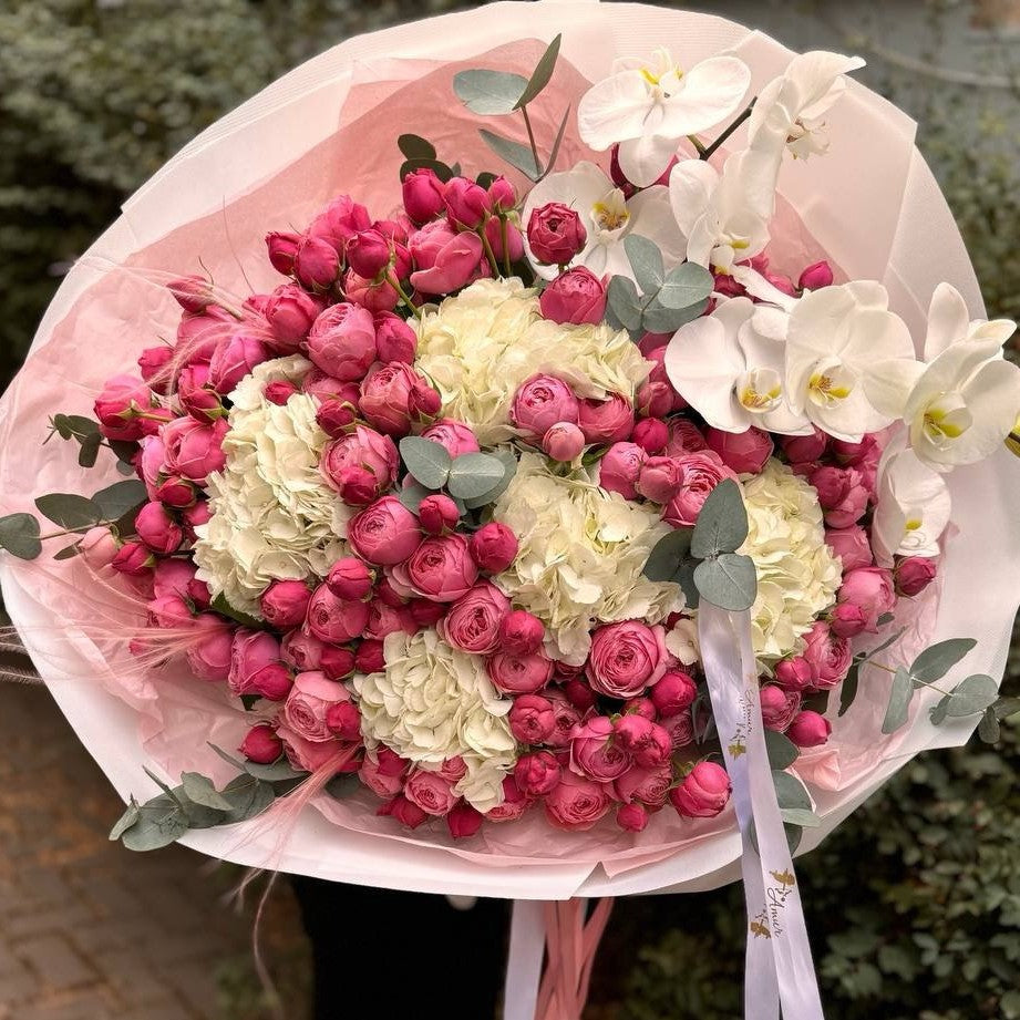 Авторський букет «Рожево-Білий Вернісаж»