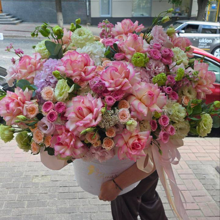Мегаоб'ємна рожева композиція в коробці  «Pink Majesty»